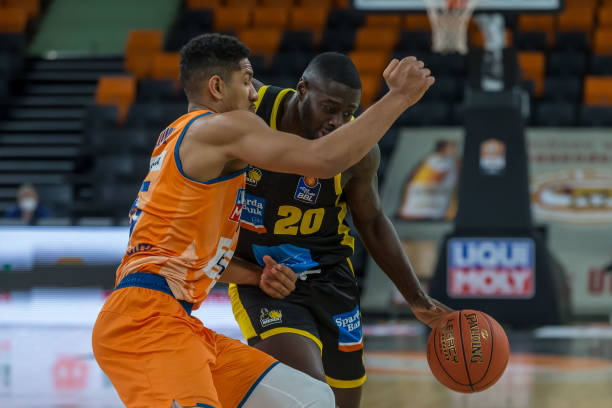 他已连续三 他已连续三