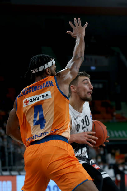 安菲尔德 安菲尔德