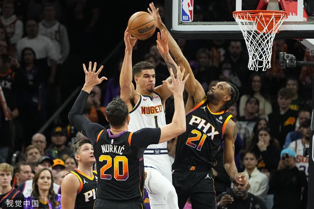 时显得更加 时显得更加